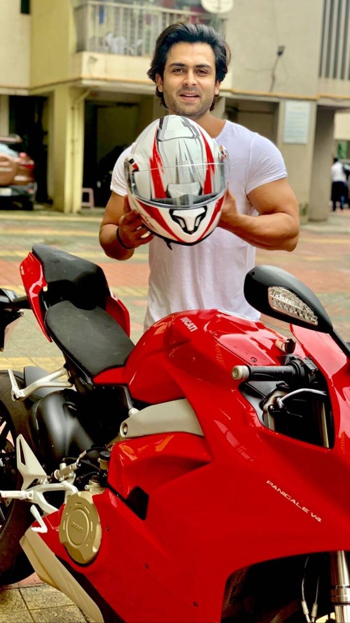 Shoaib bought the swanky new luxury bike on Eid this year. (All PICS Credit- Instagram)