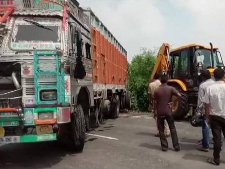 New Twist To Unnao Truck Collision, Why Number Plate Was Blackened? New Twist To Unnao Truck Collision, Why Number Plate Was Blackened?
