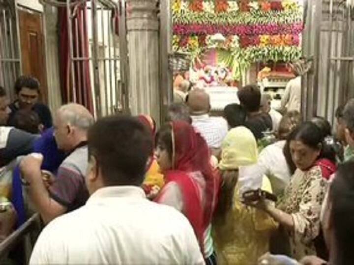 Delhi: Devotees throng Gauri Shankar Temple on the second Monday of 'sawan' month.