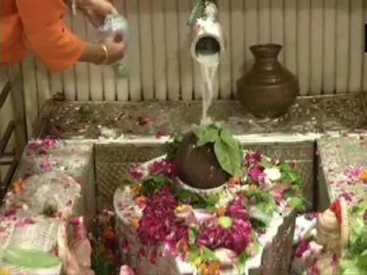 Prayagraj: Devotees offer prayers at Mankameshwar Temple on the second Monday of 'sawan' month.