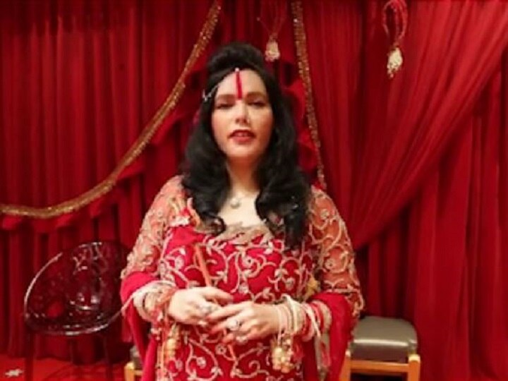 Panipat: Radhe Maa's Supporters Thrash Journalist For Asking 'Controversial' Question Panipat: Radhe Maa's Supporters Thrash Journalist For Asking 'Controversial' Question