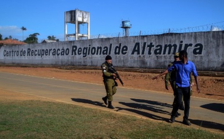 Prison riot in Brazil Rio De Janeiro over fifty prisoners dead say officials  Prison Riot in Brazil Leaves 57 Dead, 16 Beheaded