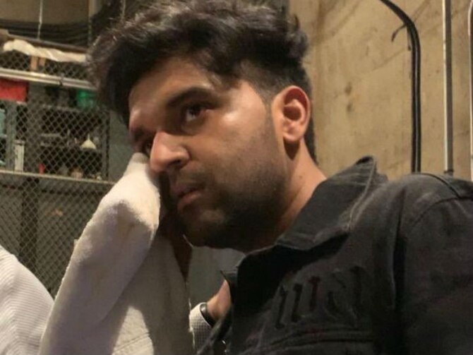 Singer Guru Randhawa Attacked In Canada By Unidentified Man After His Concert Singer Guru Randhawa Attacked In Canada By Unidentified Man After His Concert