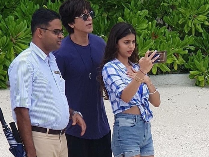 Shah Rukh Khan & Daughter Suhana Khan’s Expression In THIS PIC From Their Maldives Vacation Is Making Fans Curious Shah Rukh Khan & Daughter Suhana Khan’s Expression In Their New PIC From Maldives Vacay Will Leave You Curious