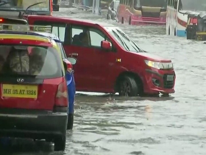 Mumbai Rains: Heavy Rains Pound City; Normal Life, Rail Traffic Hit Hard Mumbai Rains: Heavy Rains Pound City; Normal Life, Rail Traffic Hit Hard