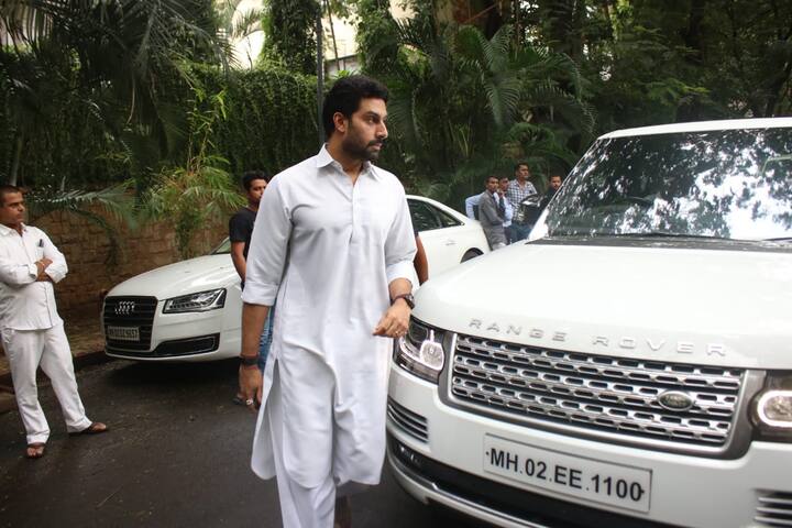 Veteran Bollywood filmmaker and Hrithik Roshan’s maternal grandfather J Om Prakash passed away on Wednesday morning.