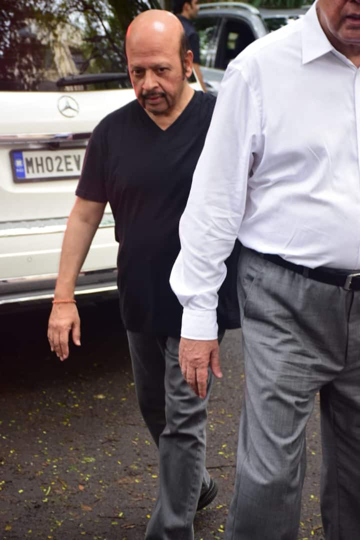 Hrithik's uncle and music composer Rajesh Roshan was also present the the funeral 