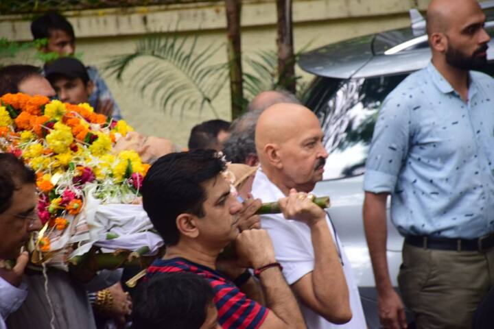 Earlier a host of Bollywood celebs arrived at the family's residence to pay their last respect.