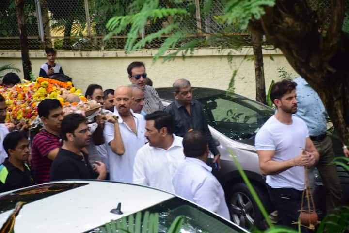 The family performed the last rites at a crematorium next to Pawan Hans in Vile Parle