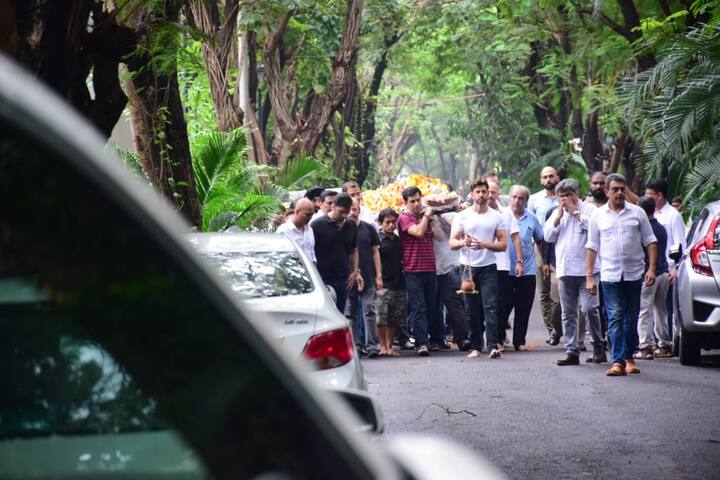 The family was seen taking the late filmmaker's body to the crematorium for his funeral 