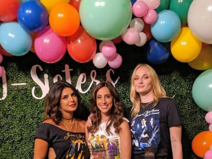 Priyanka Chopra And Her JSisters Sophie Turner & Danielle Celebrate(01)