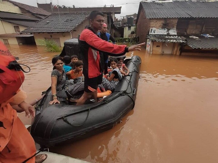 Maharashtra Floods: Situation Worsens In Sangli, Kolhapur And Satara , Death Toll Reaches 27 Maharashtra Floods: Situation Worsens In Sangli, Kolhapur And Satara; Death Toll Reaches 27