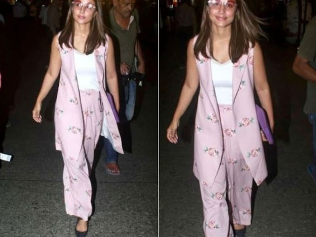 Hina Khan BRUTALLY TROLLED For 'Looking Dark And Old' In Her Latest Airport PICS! Hina Khan BRUTALLY TROLLED For 'Looking Dark And Old' In Her Latest Airport PICS!
