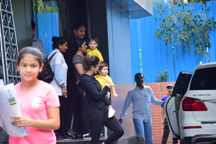  Sunny Leone is a hands on mommy to her three bundle of joys – daughter Nisha and twin baby sons Noah and Asher. The actress is often spotted with the kids, post their play school despite of her busy schedule!