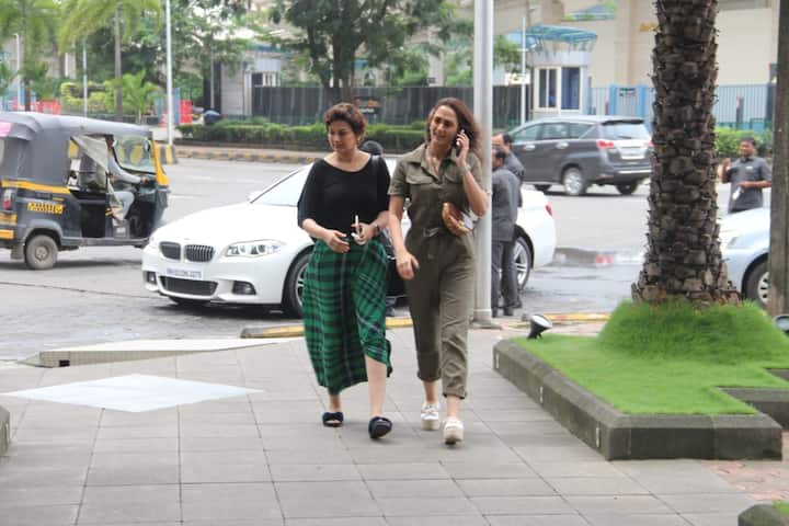 Sonali Bendre shared motivational posts on social media throughout her battle with cancer.