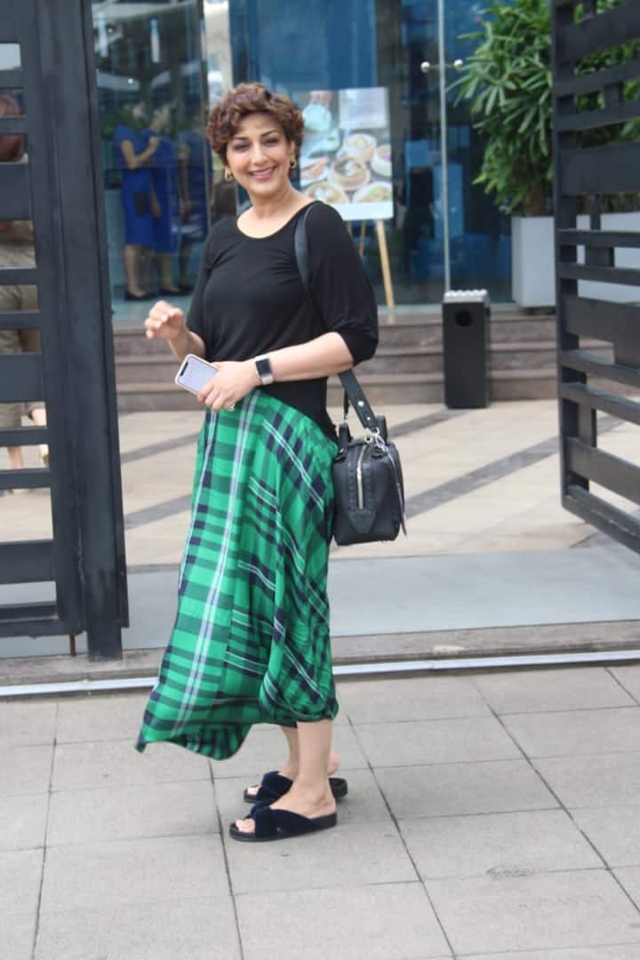 2018 was a tough year for Bollywood actress Sonali Bendre, who battled the deadly disease cancer. The ‘Hum Saath Saath Hain’ actress was diagnosed with high-grade metastatic cancer and she underwent treatment for the same in New York.