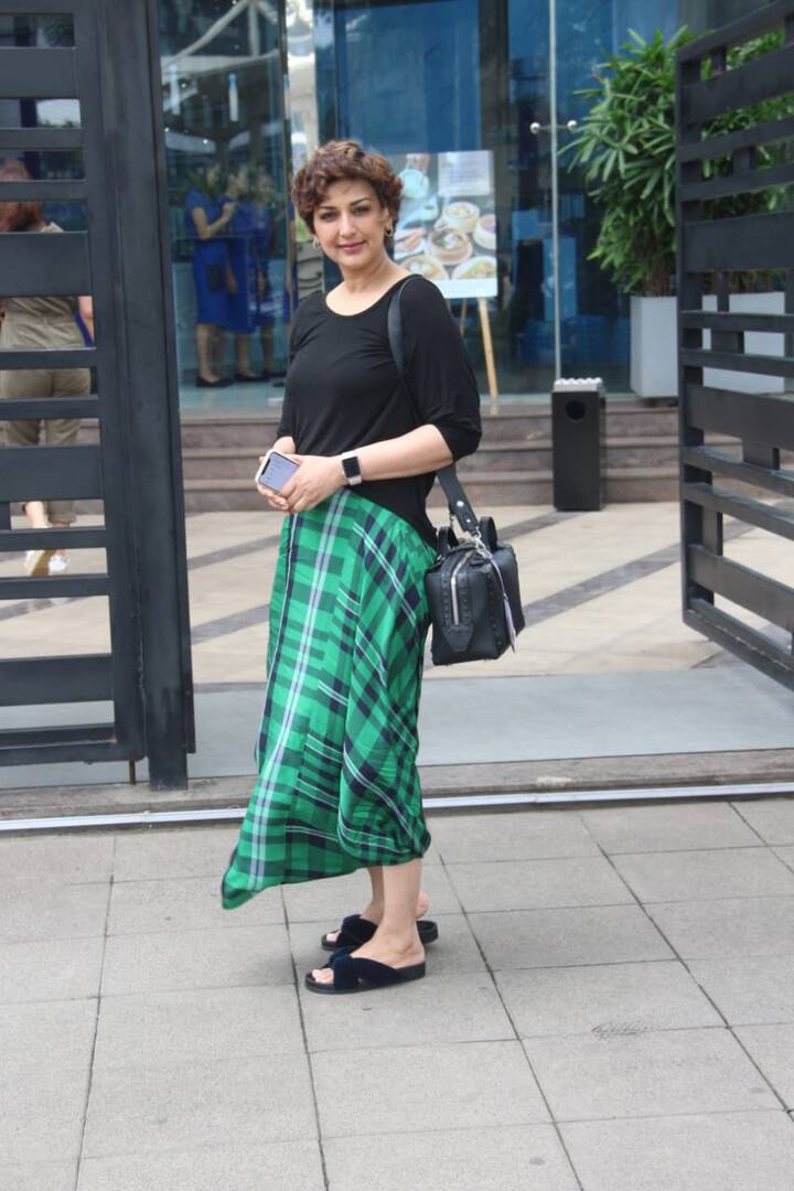 Sonali looked fresh as a daisy in her black and green outfit. (All PICS Credit- Manav Manglani)