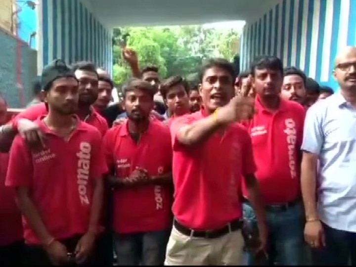 Zomato Courts Fresh Controversy; Delivery Boys To Go On Strike From Monday Against Delivering Beef, Pork Zomato Courts Fresh Controversy; Delivery Boys To Go On Strike From Tomorrow Against Delivering Beef, Pork