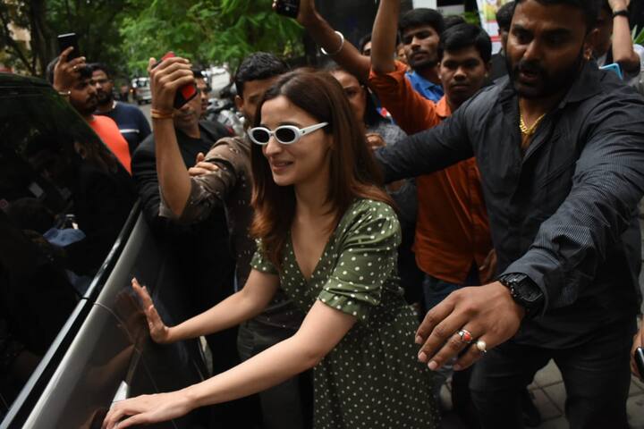 On the professional front, Alia Bhatt has several exciting projects in her kitty, be it ‘Inshallah’, ‘Takht’ or ‘Brahmastra’.