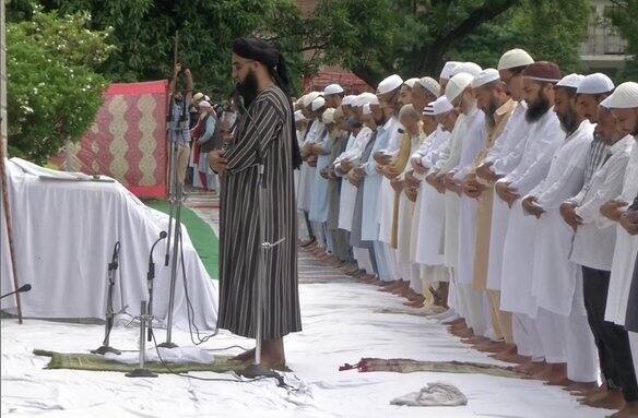 Devotees offer namaaz in Jammu city on the occasion of Eid-Al-Adha/ ANI 