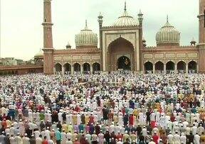 Delhi: People offer namaz at Jama Masjid on Eid/ ANI image