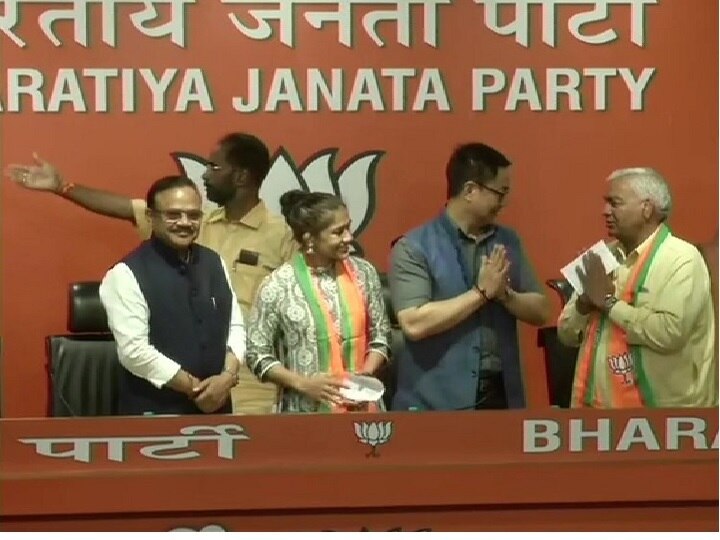 CWG Gold Medal Winning Wrestler Babita Phogat, Father Mahavir Join BJP Ahead Of Haryana Polls CWG Gold Medal-winning Wrestler Babita Phogat, Father Mahavir Join BJP Ahead Of Haryana Polls