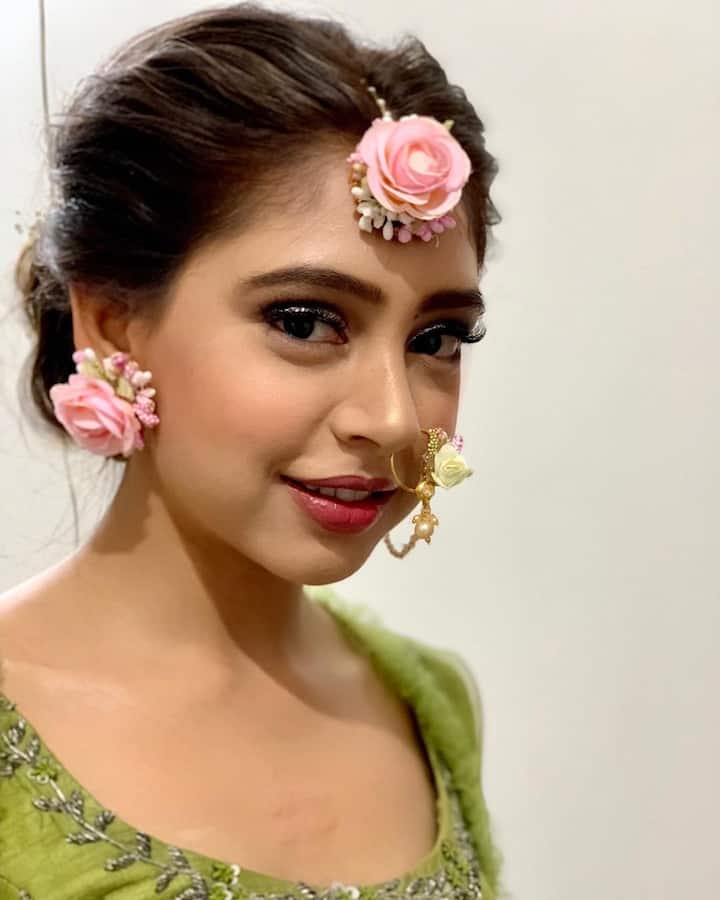 Speculations were rife that Niti Taylor would get married soon. However, she denied the rumours of the wedding. Her fans are super excited for Niti's engagement.