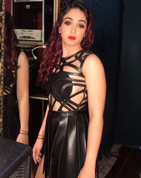 Aamir Khan's Daughter Ira STUNS In Little Black Dress & Red Curls; Check Out More Viral Pics From Her Latest Photo Shoot!