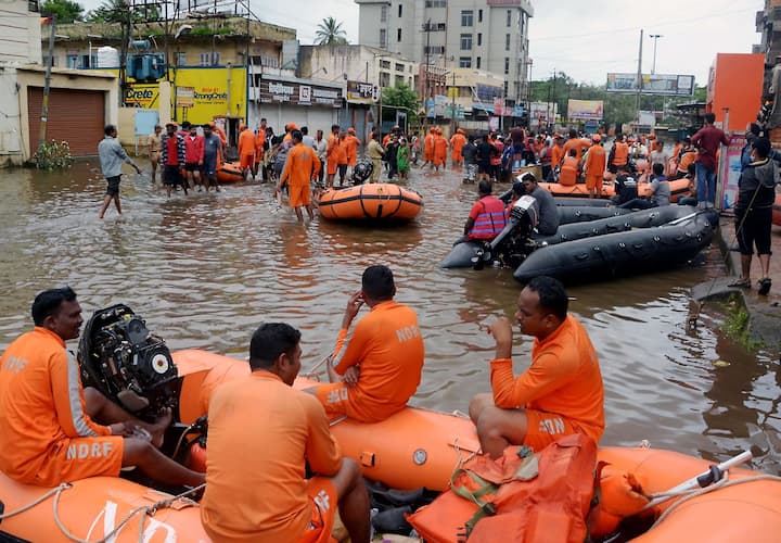 In the national capital, it was a sultry day on Monday, with light rains in the afternoon. The humidity levels oscillated between 89 and 47 per cent. /PTI IMAGE