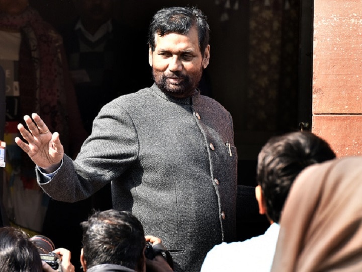 After Customers Overcharged For Bananas, Eggs, Union Minister Ram Vilas Paswan Seeks Explanation From Hotels After Customers Overcharged For Bananas, Eggs, Union Minister Ram Vilas Paswan Seeks Explanation From Hotels