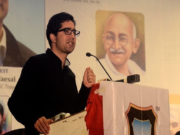 Shah Faesal Detained At Delhi Airport While Trying To Leave India; Sent Back To Kashmir Shah Faesal Detained At Delhi Airport While Trying To Leave India; Sent Back To Kashmir