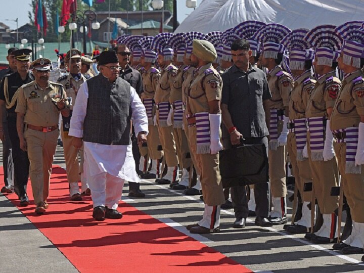 I-Day 2019: Guv Satya Pal Malik Hoists Tricolor In Srinagar; Assures People Not To Worry About Their Identity I-Day 2019: J&K Guv Hoists Tricolor In Srinagar; Assures People Not To Worry About Their Identity