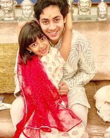 Raksha Bandhan 2019: Navya Nanda-Aaradhya Bachchan Tie Rakhi To Agastya, Aishwarya Rai Ties Rakhi To Brother Aditya; Family Poses Together!