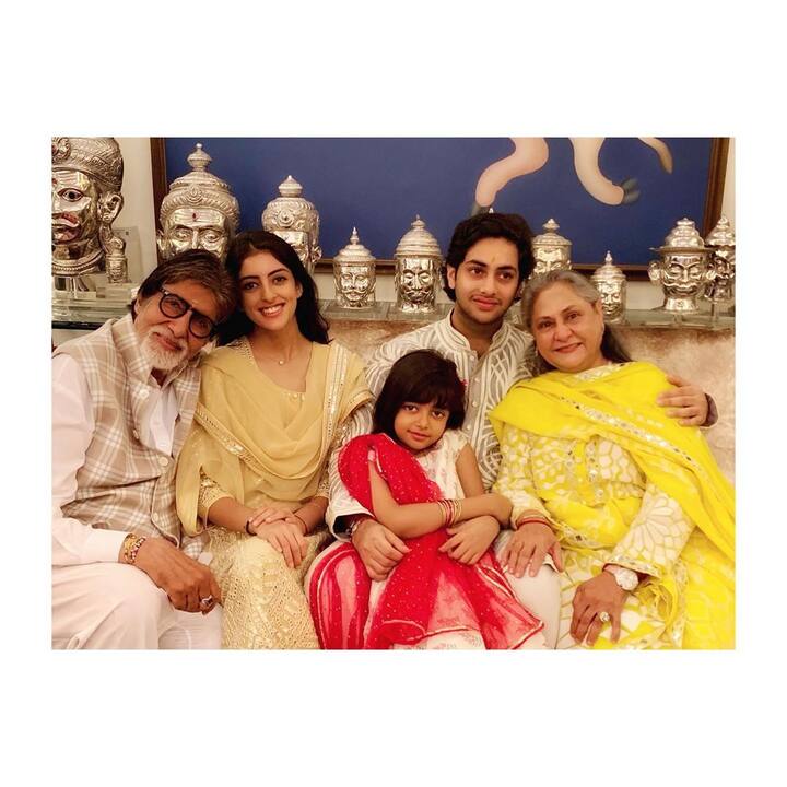 Here's another one from Shweta's Rakhi celebration in which the Bachchan-kids are posing with their grand parents
