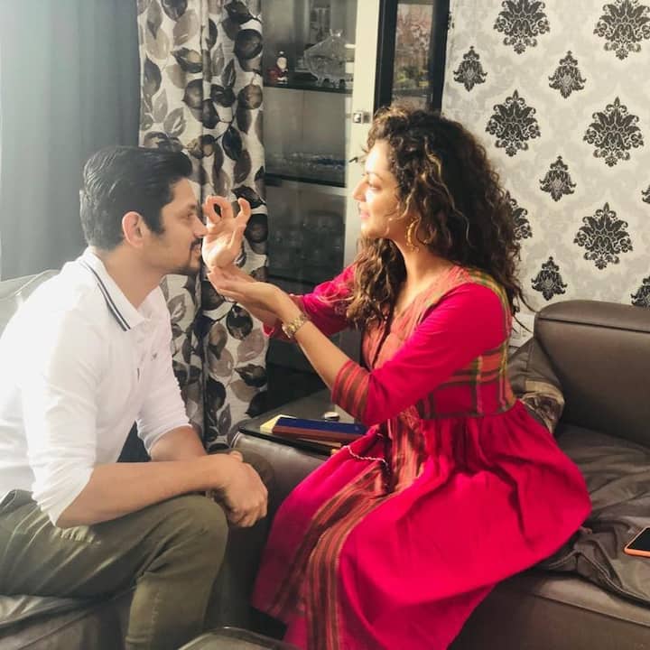 Popular TV actress Drashti Dhami also shared pictures with her brother Jaisheel Dhami on the occasion of Raksha Bandhan 2019.
