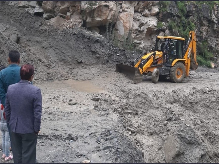 Himachal Pradesh: 6 Stuck In Flash Floods Rescued, Educational Institutions Closed In Kangra Due To Rain Himachal Pradesh: 6 Stuck In Flash Floods Rescued, Educational Institutions Closed In Kangra Due To Rain