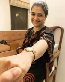 PICS: Kuch Rang Pyar Ke Aise Bhi’s Shaheer Sheikh & Erica Fernandes Smear Birthday Cake On ‘Maa’ Supriya Pilgaonkar’s Face