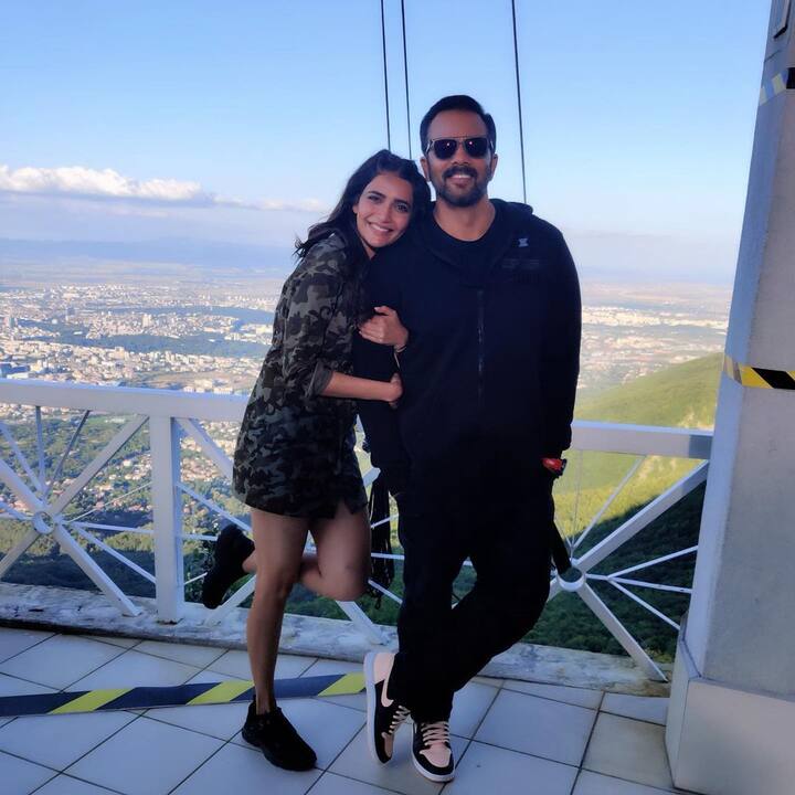 The ‘Qayamat Ki Raat’ actress shared the photos along with the caption, ‘’ With the maestro of stunts, the real #khatronkekhiladi @itsrohitshetty @colorstv.’’