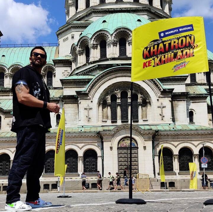 The shooting for ‘Khatron Ke Khiladi 10’ is going on in full swing in Bulgaria. ‘Simmba’ and ‘Sooryvanshi’ director Rohit Shetty will continue to host the stunt-based reality show.