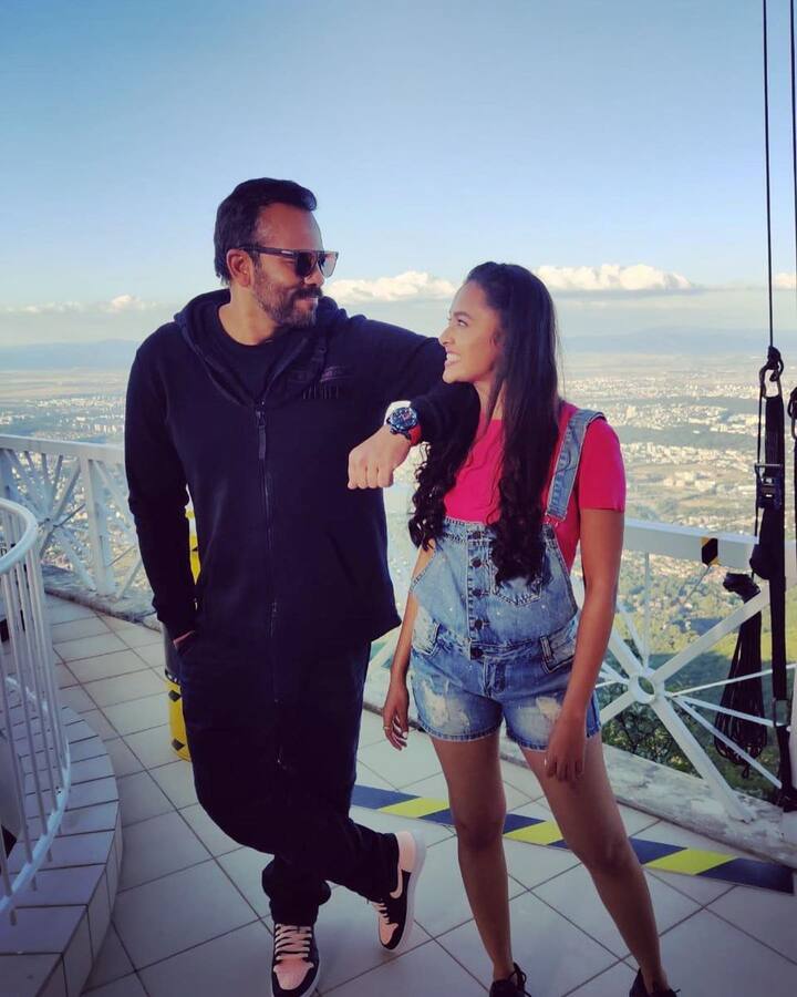 It seems it was a photo session day on the sets of ‘Khatron Ke Khiladi 10’ as Tejasswi Prakash also shared photos with Rohit Shetty.