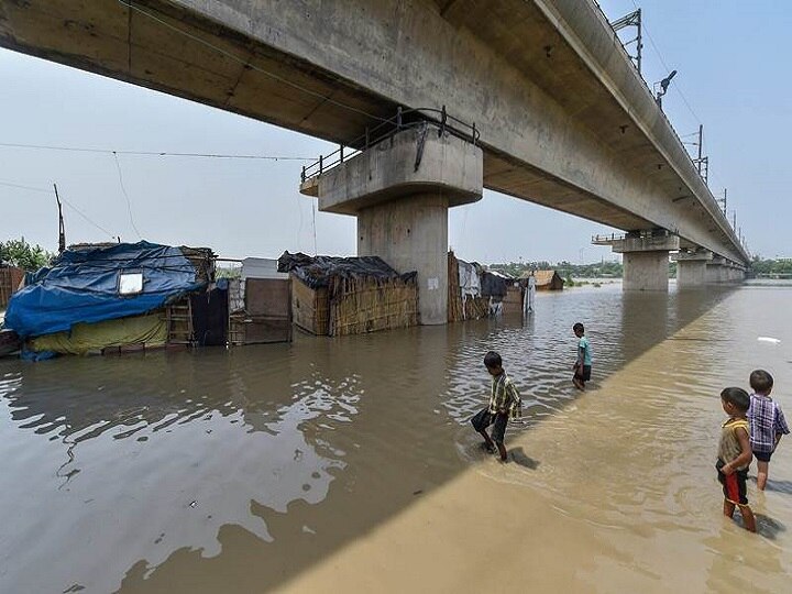 Monsoon In India: Delhi On Flood Alert As Yamuna Crosses 