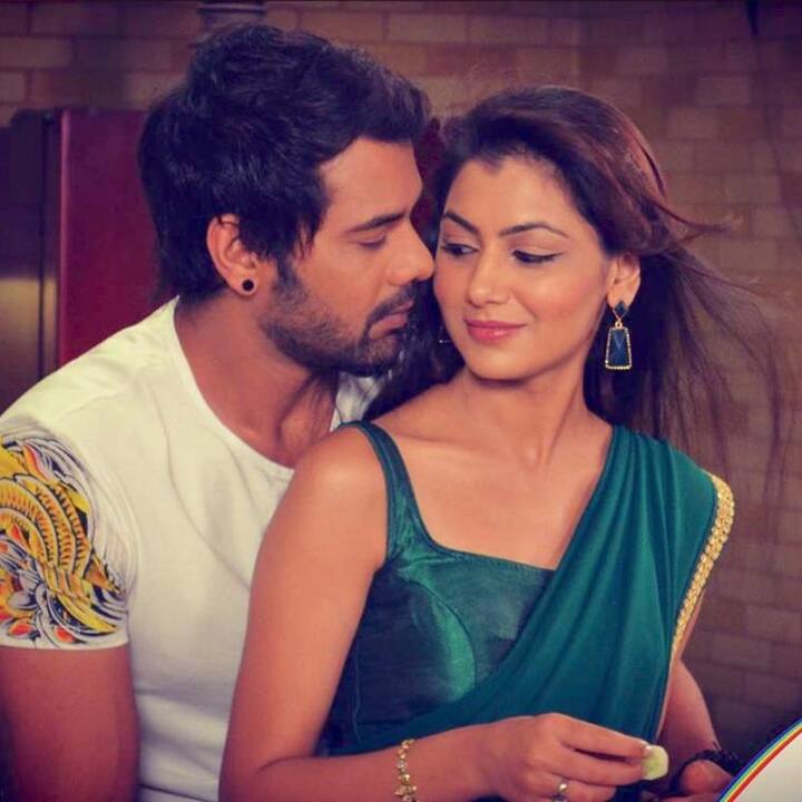 Zee TV’s ‘Kumkum Bhagya’ has been dominating the 9pm slot for the past five years. The show, which stars Sriti Jha and Shabir Ahluwalia, has bagged the number three spot in week 32. (Source- Twitter)