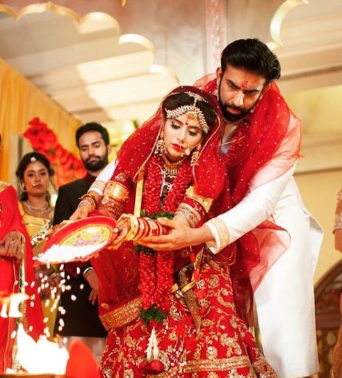 PICS: 'Mere Angne Mein' Actress Charu Asopa & Hubby Rajeev Sen Off To Their Honeymoon 2 Months After Wedding!