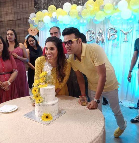 The TKSS team had a blast and were seen enjoying themselves at the party. Vankush, who is one of the writers of The Kapil Sharma Show & his wife and the mom-to-be, Riddhi is over the moon for the arrival of their baby