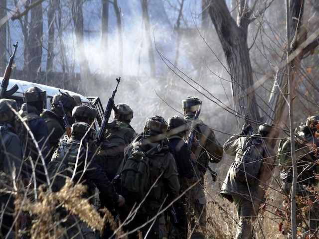 Soldier Killed, 4 Injured In Jammu and Kashmir's Poonch As Pakistan Violates Ceasefire Along LoC Army soldier killed in Poonch Pakistan violates ceasefire