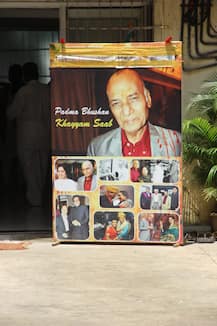 PICS: Sonu Nigam, Vishal Bhardwaj & Other Celebs Visit Khayyam\'s House To Pay Last Respects!