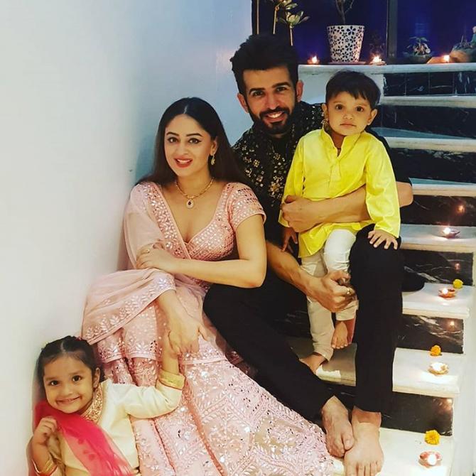 It's A Girl! TV Couple Jay Bhanushali, Mahhi Vij BLESSED With BABY Daughter; Here's The FIRST PIC Of NEWBORN