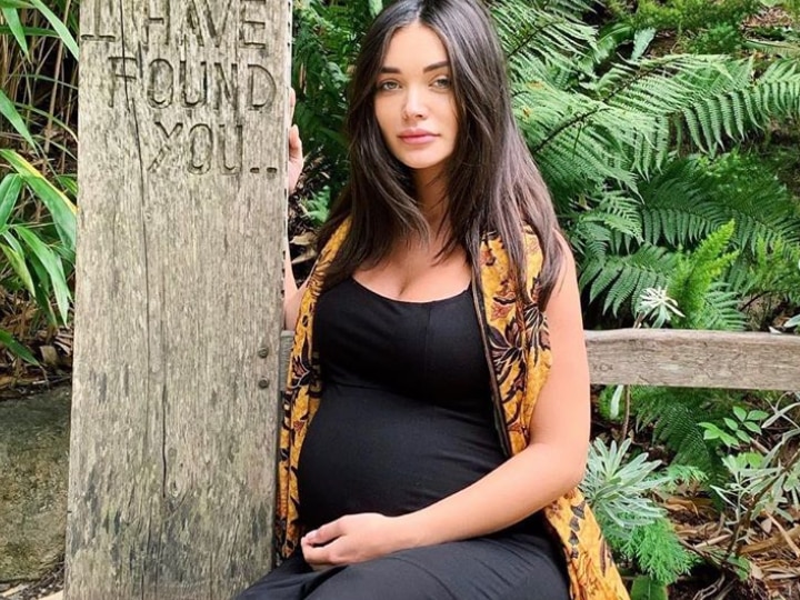 Pregnant Amy Jackson Flaunts Her Baby Bump, Shares PIC With An ...