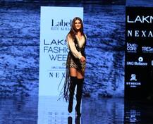PICS: Tara Sutaria, Diana Penty & Other B\'wood Divas Sizzle On Ramp At Lakme Fashion Week 2019