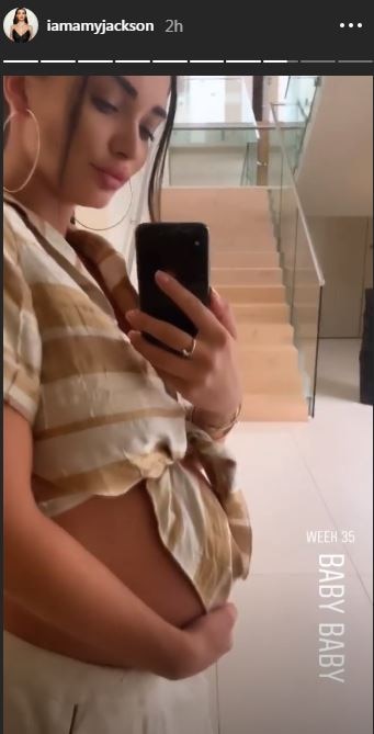 Soon-to-be Mommy Amy Jackson Flaunts Baby Bump, Announces Her 35th Week Of Pregnancy